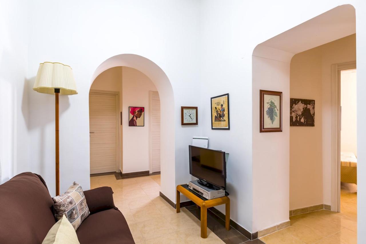 Rione Emanuele Iii - 4 Bedroom Nápoles